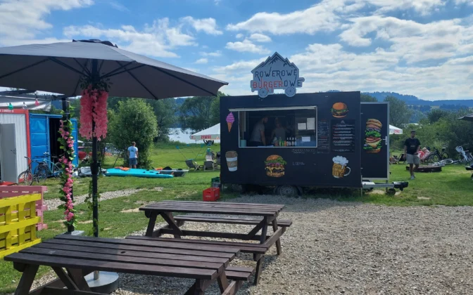Rowerowe Burgerowe & SMASH BURGER – Burgery w Maniowach