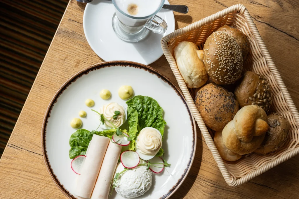 Restauracja Kalatówki z widokiem na Kasprowy Wierch — zdjęcie 5