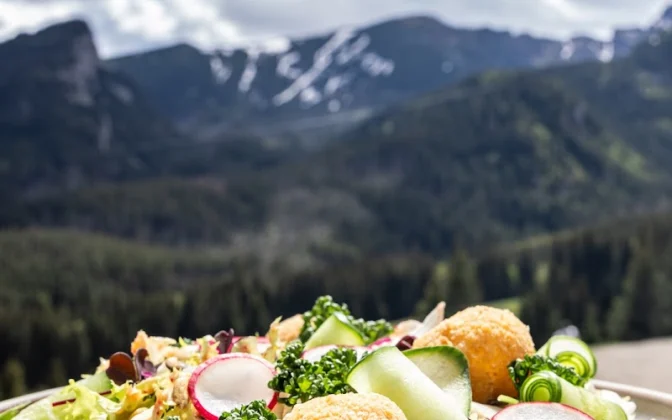 Restauracja Kalatówki z widokiem na Kasprowy Wierch – Restauracja w Zakopanem