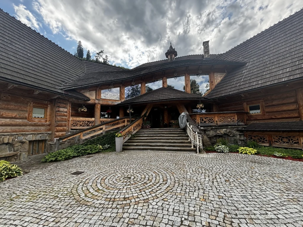 Restauracja w Ośrodku Wczasowym Marymont — zdjęcie 3