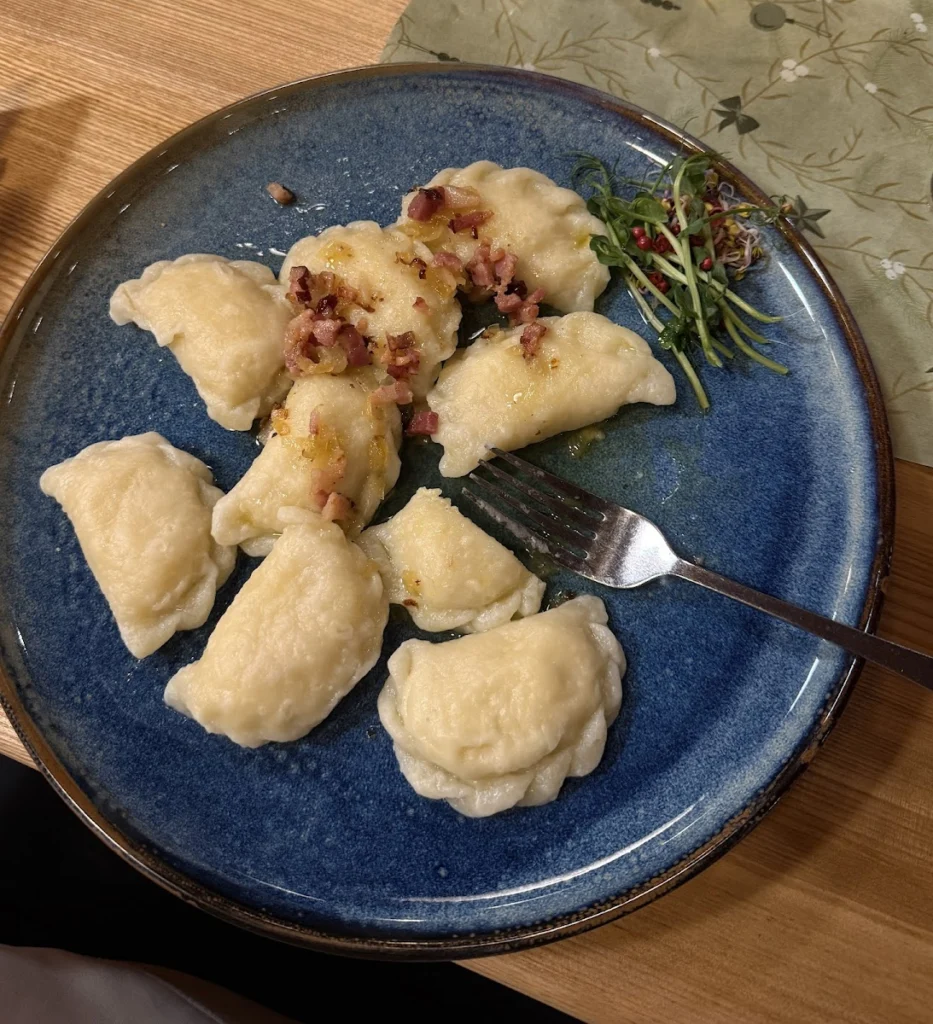 Restauracja w Ośrodku Wczasowym Marymont — zdjęcie 2
